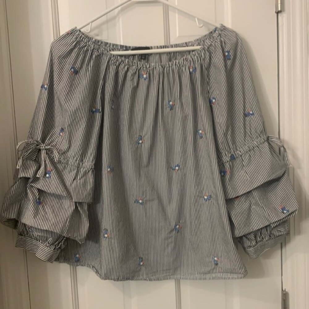 Sanctuary - Nordstroms fancy sleeve top with embroidery gray white stripe